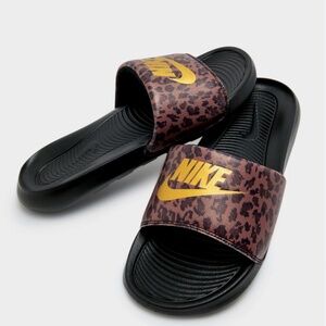 #128 NWT Nike Victori One Slides. ColorL Brown Gold and Black; Size 6; MSP $35